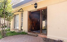 Ikhutse Manor Guesthouse